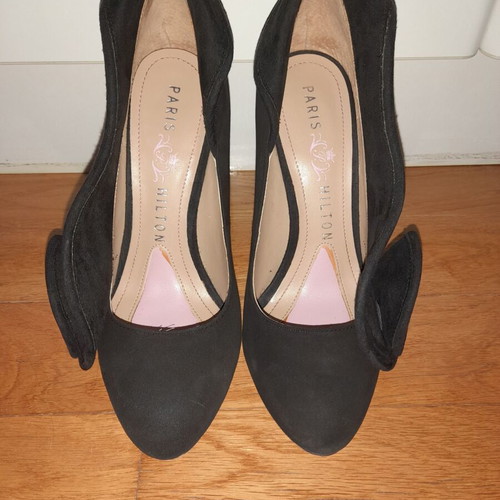 Paris Hilton black pumps with flower design 10 cm heels like new