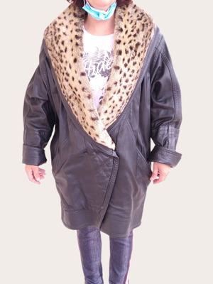 Γυναικείο μαύρο δερμάτινο παλτό used με γούνα αλεπούς λεοπάρ oversized fit