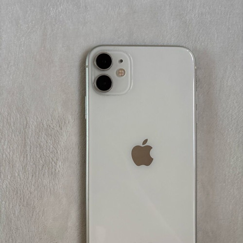 iPhone 11 64GB used, white, 75% battery health