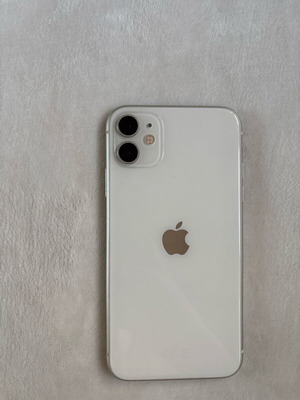 iPhone 11 64GB used, white, 75% battery health