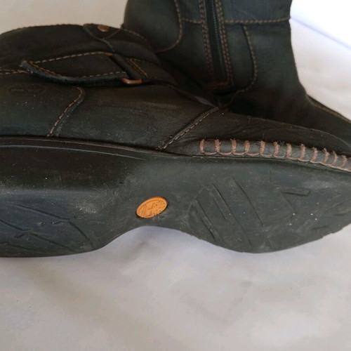 Timberland boots used, size 38, black with brown stitching