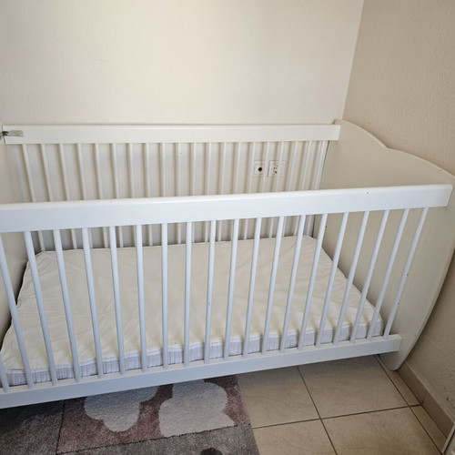 Wooden baby cot with mattress like new 1.50×70
