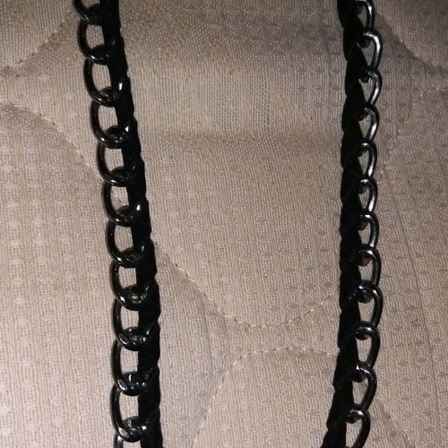 Necklace with silver and velvet