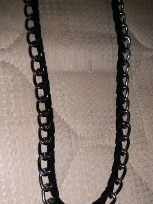 Necklace with silver and velvet