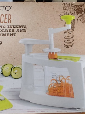 Ernesto Multi Slicer with 4 Cutting Inserts and Juicer