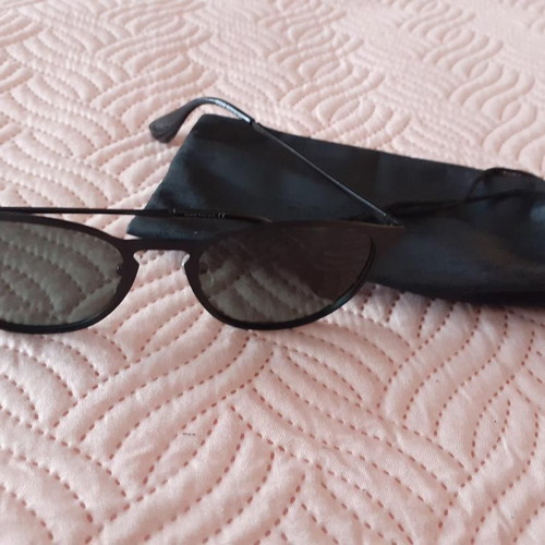 Sunglasses black color like new