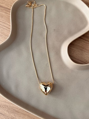 Necklace with heart like new, gold-colored