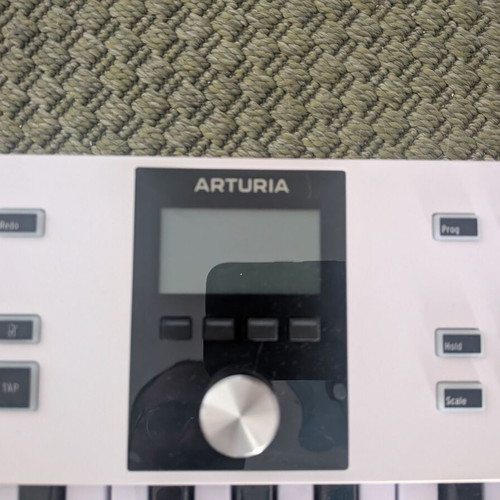 Arturia Midi Keyboard KeyLab Essential 61 keys white like new