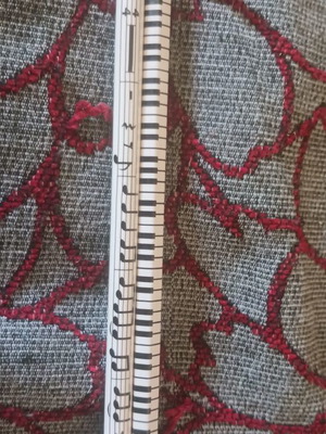 Set of 2 white pencils with piano and music notes design