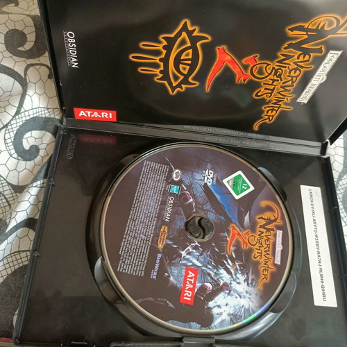 Neverwinter Nights PC game set like new, 8 CDs