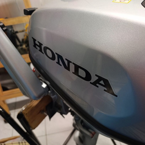 Honda outboard motor 4 hp upgraded to 6 hp like new with stand