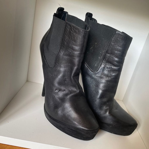 Cesare Paciotti boots size 41 black like new leather with 14 cm heel
