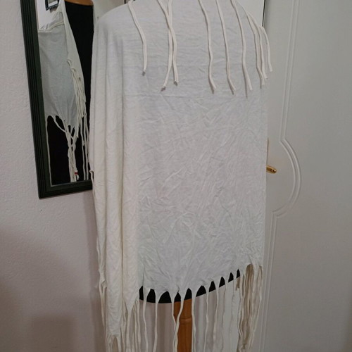 Boho shawl like new, white-cream with fringes