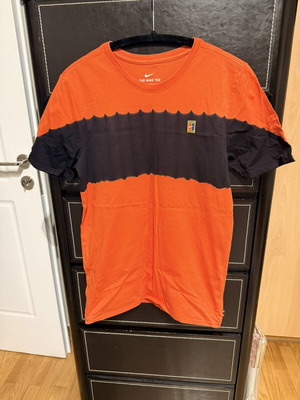 Nike men's T-shirt size S, excellent condition, blue and orange