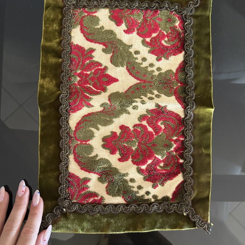 Velvet vintage table decor like new