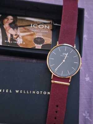 Daniel Wellington wristwatch burgundy used, 40mm diameter, women's