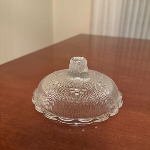 Glass fondant dish like new with impressive design