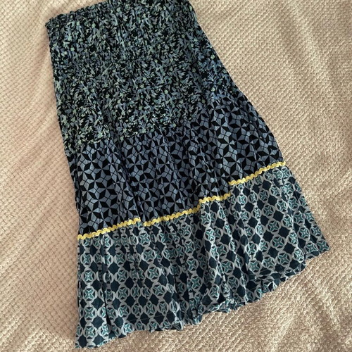 Skirt with patterns like new, below the knee, blue