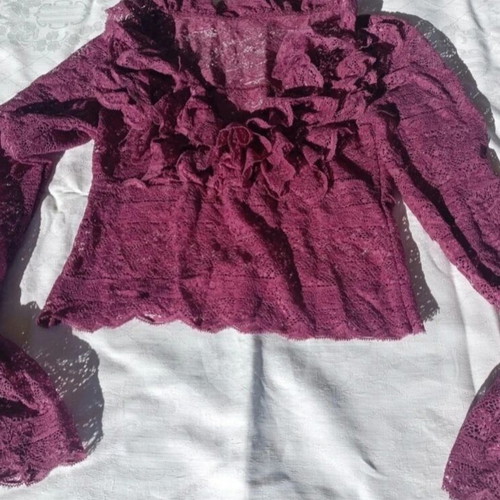 Vintage crop top lace with bell sleeve like new, one size
