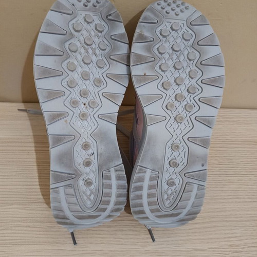 Women's athletic shoes used, size 40, gray and pink