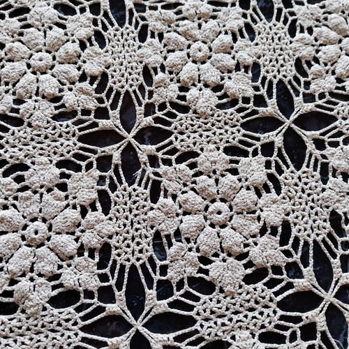 Crocheted tablecloth like new, rectangular 175x140 cm, handmade