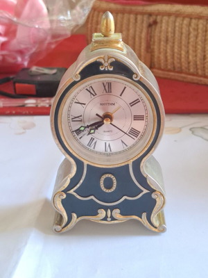 Rhythm Quartz Table Clock vintage collectible from 1970s Japan used