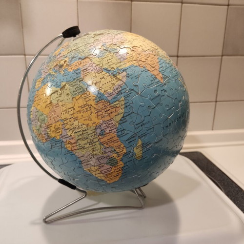 Ravensburger 3D globe puzzle, 20cm diameter, 540 pieces