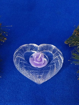 Nybro Sweden Christmas Candlestick like new, heart-shaped
