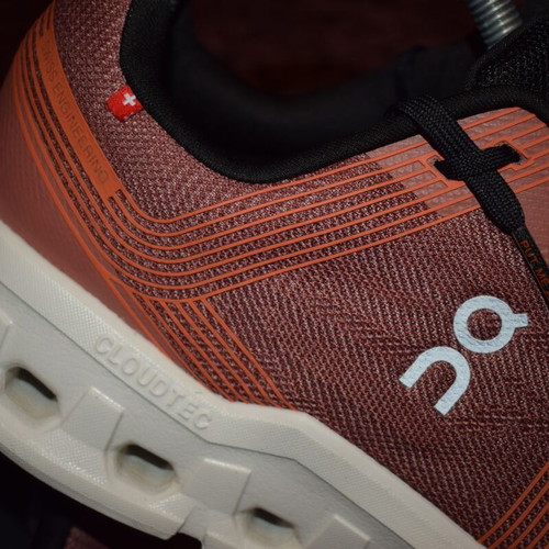 On sports shoes size 47 brown like new