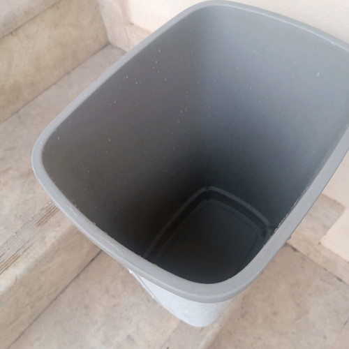 Rotho Plastic Feeder for Dog & Cat 25lt Beige like new