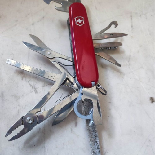 Victorinox Champ multitool knife used with leather case