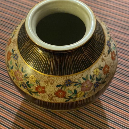 Decorative vase hand-painted like new