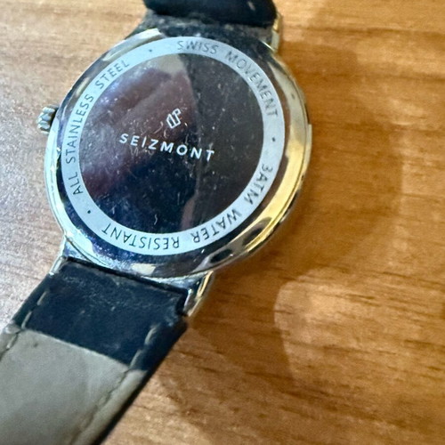 Seizmond men's watch used with one hand and 24-hour dial