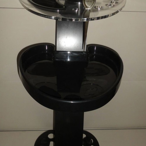 Salon assistant new with metal frame and plexiglass surface