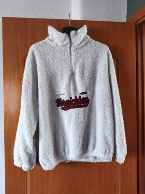Fuzzy sweatshirt with zipper like new, white multicolor
