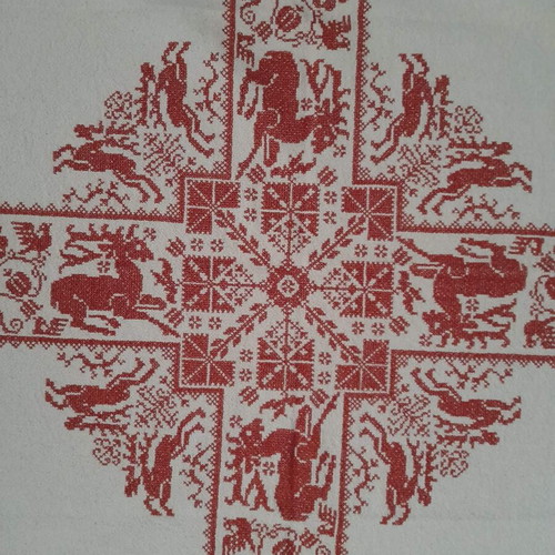 Tablecloth with deer design new, rustic etamine 95x95cm