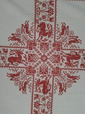 Tablecloth with deer design new, rustic etamine 95x95cm