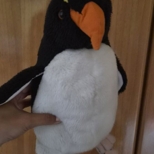Plush penguin like new