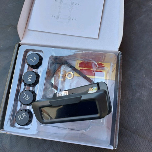 Wireless tire pressure and temperature monitoring system new