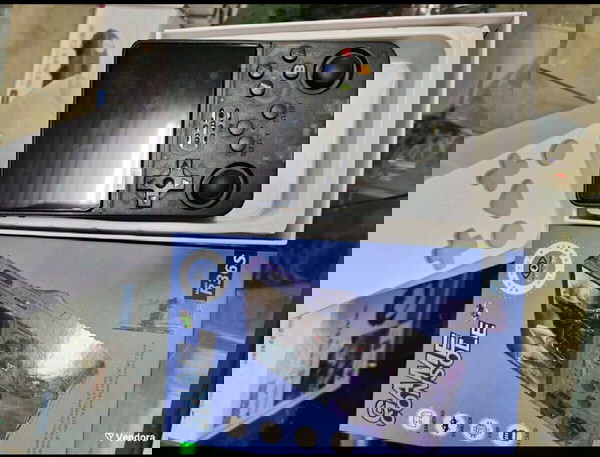 Κονσόλα r36s με κάρτα 64gb με χιλιάδες παιχνίδια διαθέσιμα σε 2 χρώματα
