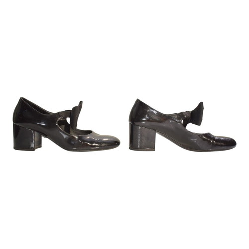 Chanel patent leather pumps with CC bow and block heel EU 36C