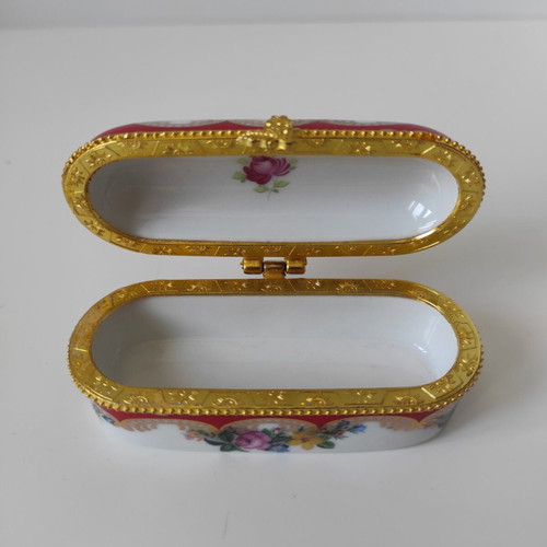 Limoges porcelain trinket box like new with floral design