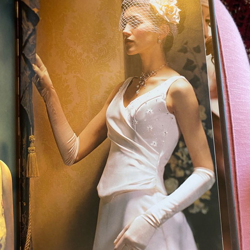 The Wedding Dress, a sourcebook book like new