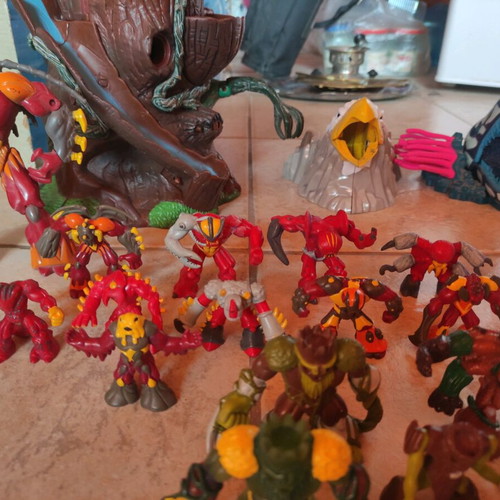 Gormiti collection used with figures and cards