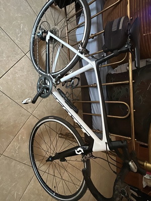 Racing Bicycle new, disc brakes, 700c wheels, men's city bike with gears