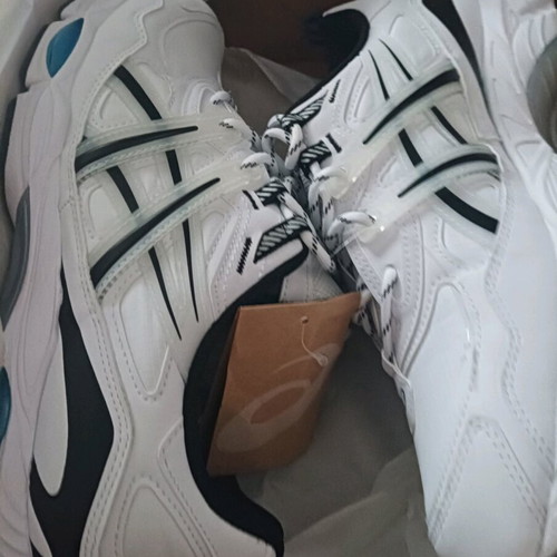 Asics athletic shoes new, size 46, white