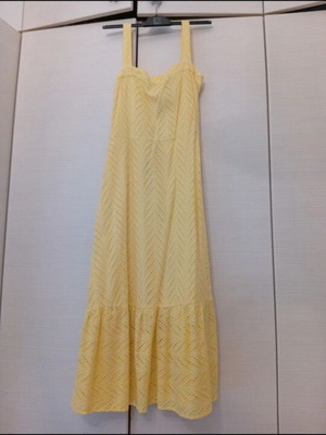 Passager dress like new, yellow with detachable belt and lining