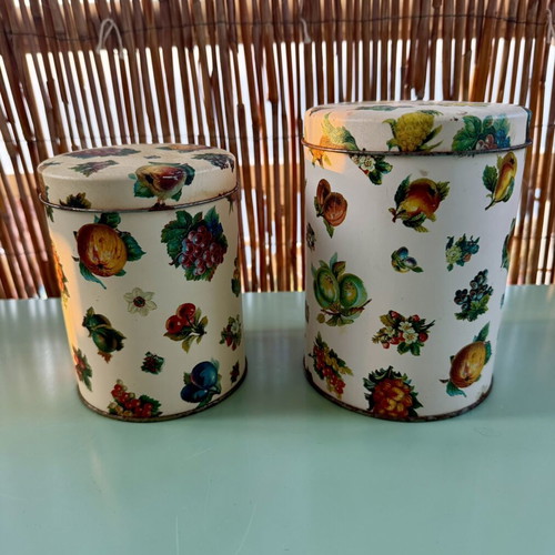 Vintage airtight tins set of 2, used