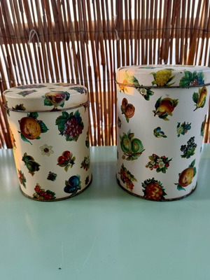 Vintage airtight tins set of 2, used