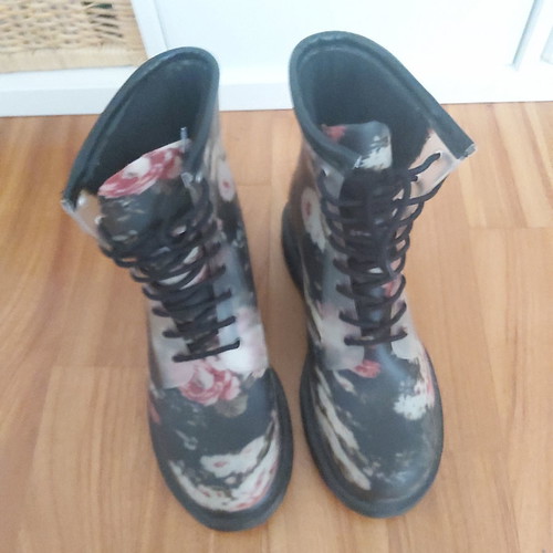 Boots new with lining, size 41, floral design